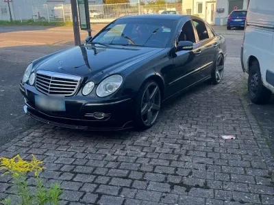 Gebraucht Mercedes E320 224 PS (164 kW) 2008 Schwarz Limousine