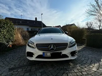 Gebraucht Mercedes C180 AMG line 156 PS (114 kW) 2019 Weiß Limousine