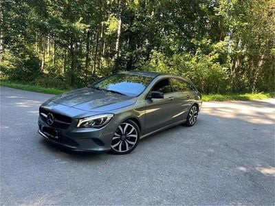 Grau Gebraucht 2017 Mercedes CLA220 Shooting Brake Kombi | 16.499 € (Fairer Preis)