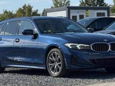 Blau Gebraucht 2022 BMW 320 Shadowline Kombi | 27.200 € (Fairer Preis)