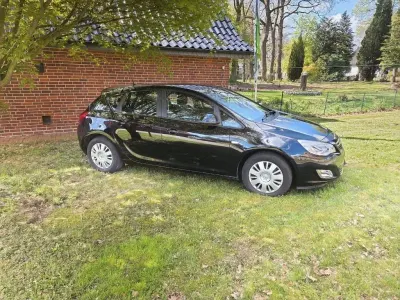 Gebraucht Opel Astra 116 PS (85 kW) 2010 Schwarz Limousine