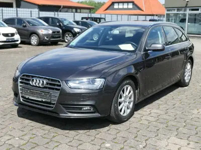 Gebraucht Audi A4 Attraction 136 PS (100 kW) 2014 Grau Limousine