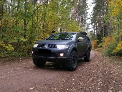 Gebraucht Mitsubishi L200 Intense 178 PS (130 kW) 2012 Schwarz Pickup