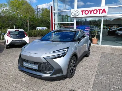 Gebraucht Toyota C-HR Team 140 PS (102 kW) 2024 Shimmering silver metallic/sch SUV