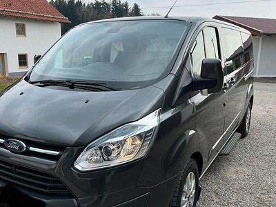 Gebraucht Ford Tourneo Titanium 155 PS (114 kW) 2015 Grau Van / Kleinbus