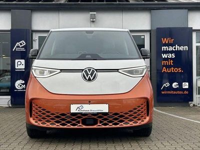 Energetic orange / candyweiß Gebraucht 2023 VW ID. Buzz Pro Van / Kleinbus | 43.750 € (Fairer Preis)