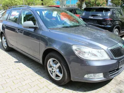 Gebraucht Skoda Octavia 102 PS (75 kW) 2011 Grau Kombi