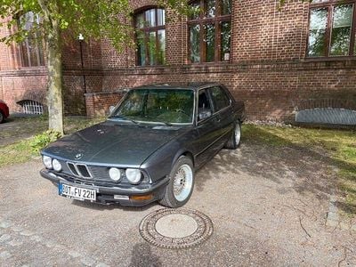Second-hand BMW 528 Basis 197 CP (144 kW) 1982 Albastru Berlinǎ