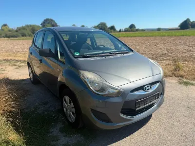 Gebraucht Hyundai ix20 90 PS (66 kW) 2011 Grau Kleinwagen
