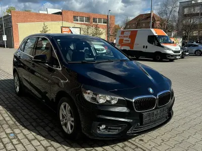 Gebraucht BMW 214 Active Tourer Basis 95 PS (69 kW) 2015 Schwarz Van / Kleinbus