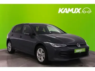 Gebraucht VW Golf VIII Life 150 PS (110 kW) 2025 Silber / grau Limousine