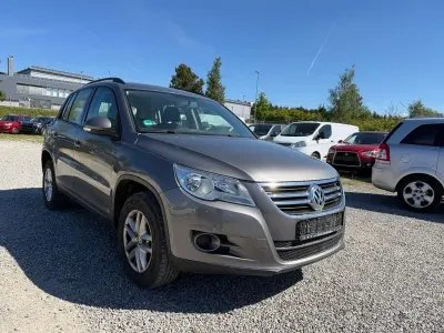 Gebraucht VW Tiguan Trendline 140 PS (102 kW) 2009 Grau SUV