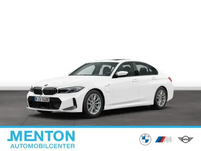 Gebraucht BMW 330e Sport Line 292 PS (214 kW) 2025 Weiß Limousine