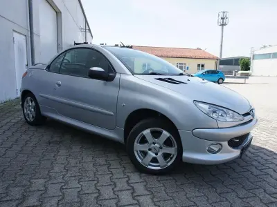 Gebraucht Peugeot 206 CC 109 PS (80 kW) 2006 Lackierung aluminiumgrau/metalliclackierung mit schutzlack Cabrio