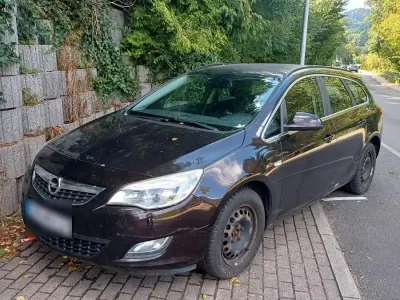 Gebraucht Opel Astra Sport 131 PS (96 kW) 2012 Braun Kombi
