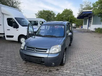 Gebraucht Citroën Berlingo 90 PS (66 kW) 2008 Lackierung eisengrau/metallic Van / Kleinbus