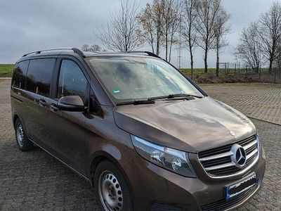 Mercedes V220