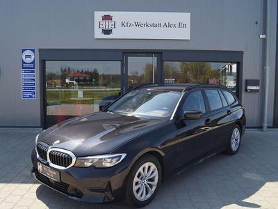 Gebraucht BMW 318 Advantage 150 PS (110 kW) 2022 Black sapphire metallic Kombi