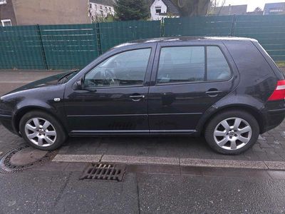 Schwarz Gebraucht 2003 VW Golf IV Kleinwagen | 1.350 € (Fairer Preis)