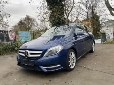 Gebraucht Mercedes B180 2012 Blau Kleinwagen