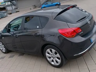 Gebraucht Opel Astra 116 PS (85 kW) 2014 Grau Limousine