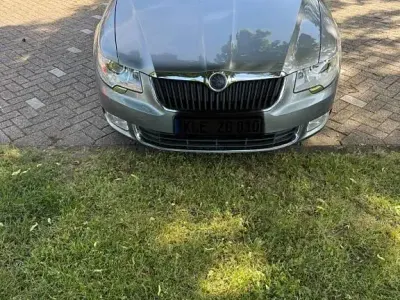 Gebraucht Skoda Superb Elegance 200 PS (147 kW) 2010 Grau Limousine