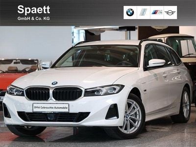 Alpinweiß uni Gebraucht 2022 BMW 320e Kombi | 29.800 € (Guter Preis)