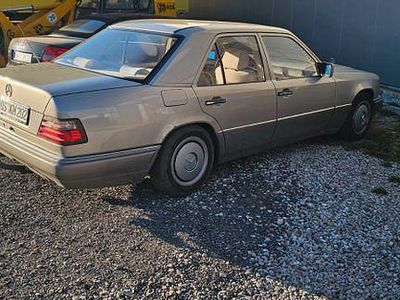 Gebraucht Mercedes 220 150 PS (110 kW) 1995 Gold Limousine