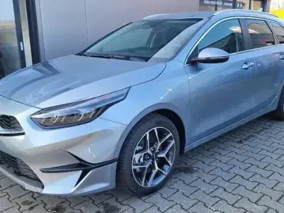 Neu Kia Ceed Sportswagon 140 PS (102 kW) 2025 Silber Kombi