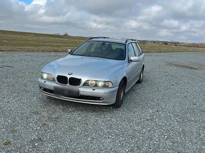 Gebraucht BMW 525 163 PS (119 kW) 2001 Grau Kombi