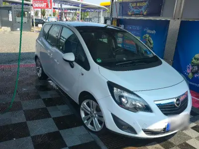 Gebraucht Opel Meriva 140 PS (102 kW) 2012 Weiß Van / Kleinbus