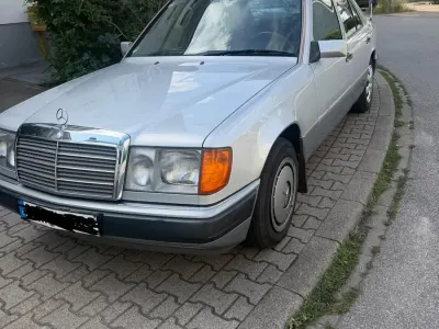 Gebraucht Mercedes 230 132 PS (97 kW) 1991 Silber Limousine