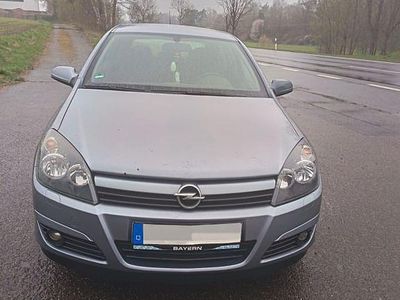 Begagnad Opel Astra Edition 90 HK (66 kW) 2005 Grå Sedan