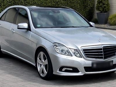 Usata Mercedes E500 388 CV (285 kW) 2010 Argento Berlina