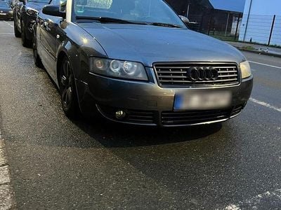 Grau Gebraucht 2003 Audi A4 Cabriolet Design Cabrio | 3.300 € (Etwas zu teuer)
