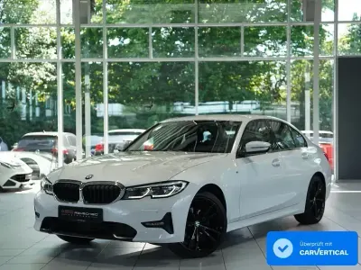 Gebraucht BMW 320 Sport Line 191 PS (140 kW) 2021 Weiß Limousine