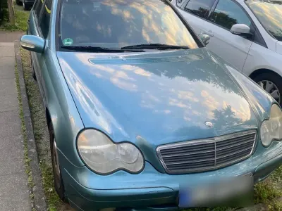 Gebraucht Mercedes C180 115 PS (84 kW) 2001 Blau Limousine