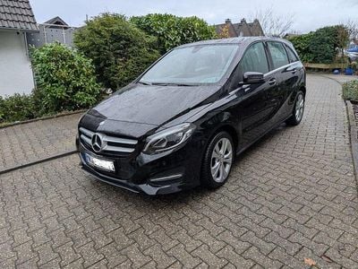 Usata Mercedes B200 136 CV (100 kW) 2015 Nero Monovolume