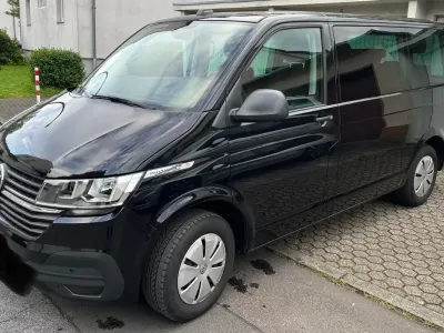 Używany VW Multivan 150 KM (110 kW) 2021 Czarny Minivan