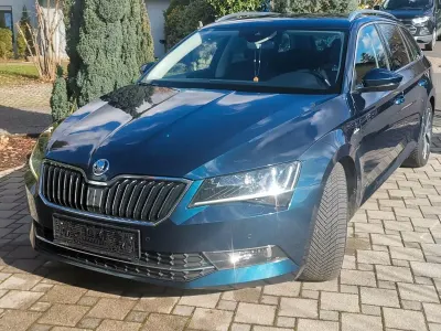 Gebraucht Skoda Superb LAURIN & KLEMENT 220 PS (161 kW) 2017 Blau Kombi