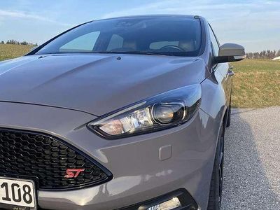 Gebraucht Ford Focus ST 185 PS (136 kW) 2017 Grau Limousine
