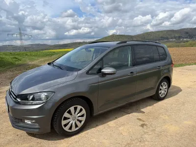 Gebraucht VW Touran Comfortline 150 PS (110 kW) 2017 Grau Van / Kleinbus