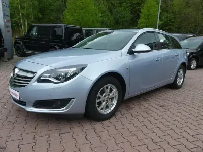 Używany Opel Insignia 140 KM (102 kW) 2014 Niebieski Sedan/Limuzyna