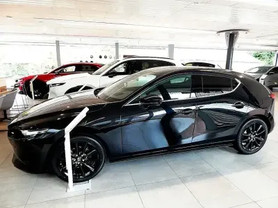 Neu Mazda 3 Homura-Line 140 PS (102 kW) 2026 Jet black Limousine