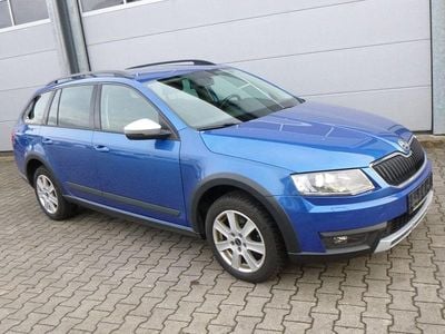Gebraucht Skoda Octavia Scout 4x4 184 PS (135 kW) 2016 Blau Kleinwagen