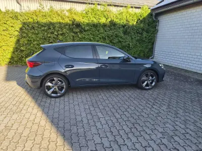 Neu Cupra Leon 150 PS (110 kW) 2026 Fjord blau Limousine