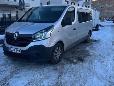 Silber Gebraucht 2016 Renault Traffic Van / Kleinbus | 16.000 €
