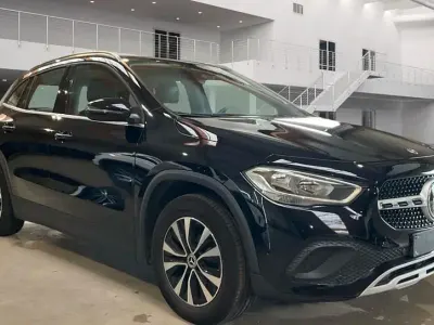Gebraucht Mercedes GLA180 116 PS (85 kW) 2022 Schwarz SUV
