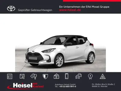 Gebraucht Toyota Yaris Basis 116 PS (85 kW) 2022 Schneeweiß Kleinwagen