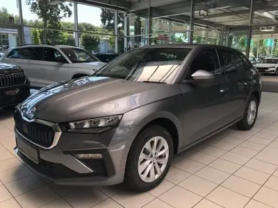 Neu Skoda Scala Selection 116 PS (85 kW) 2025 Grau Kleinwagen